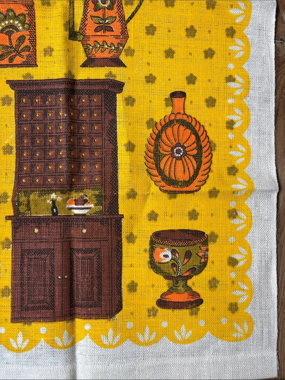 Vintage-Style Yellow Kitchen Tea Towel with Brown Orange Motif
